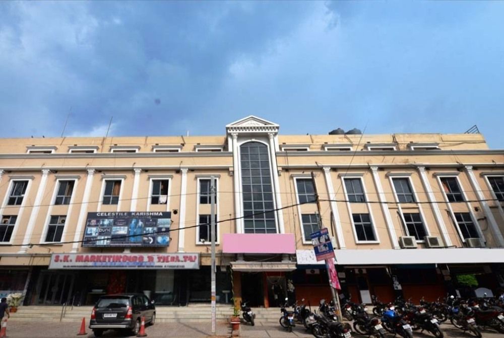 Oyo Sri Nagar Colony 3*