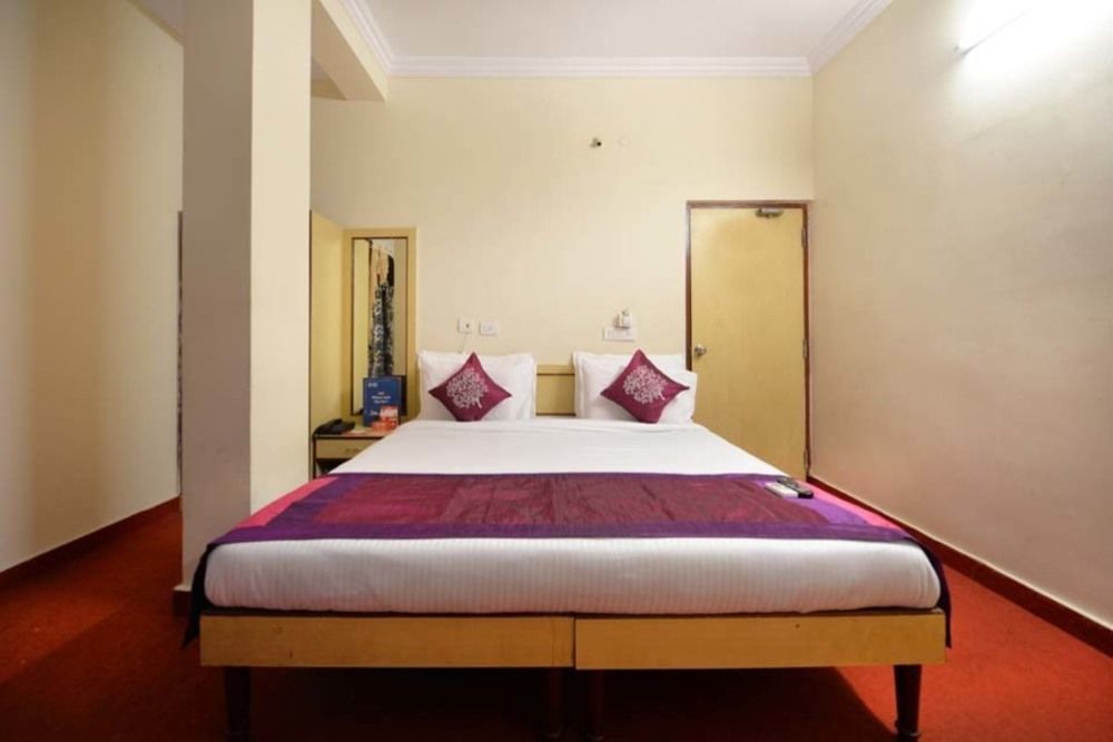 Oyo Sri Nagar Colony 3*