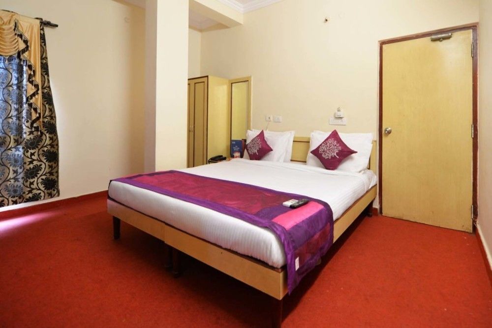 Oyo Sri Nagar Colony Hotel 3*