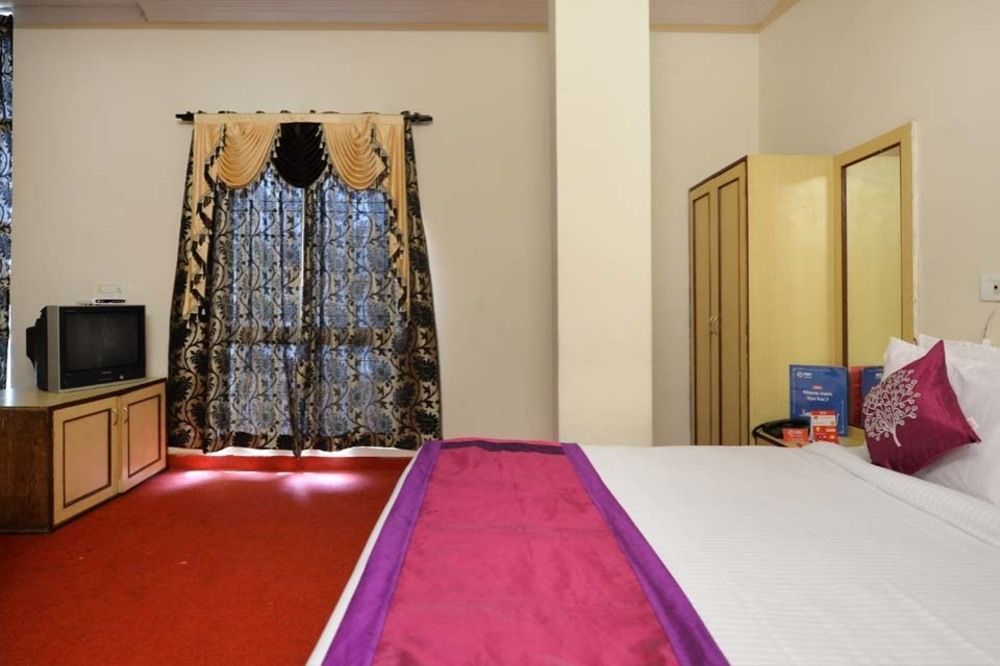 Hotel Oyo Sri Nagar Colony Hyderabad