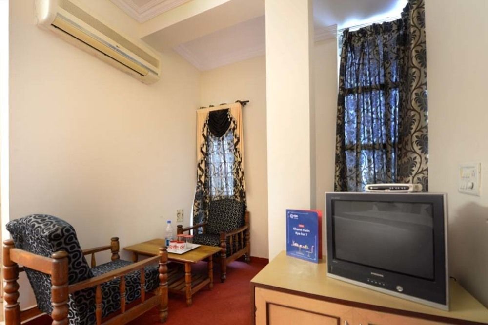 Oyo Sri Nagar Colony Hotel