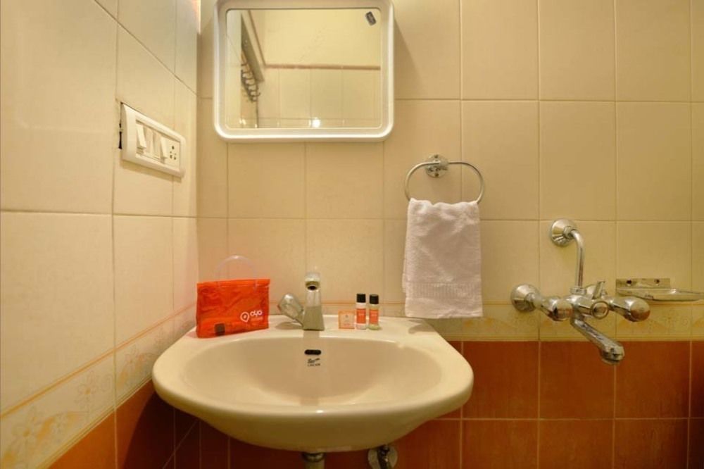 Oyo Sri Nagar Colony Hotel 3*
